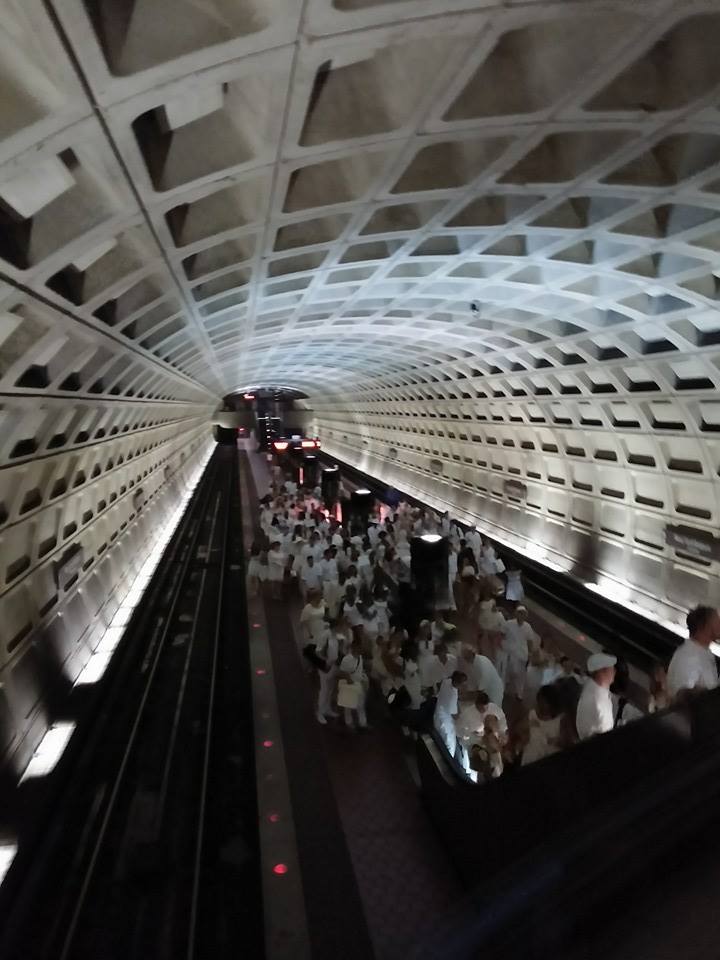Diner en Blanc Metro ride 